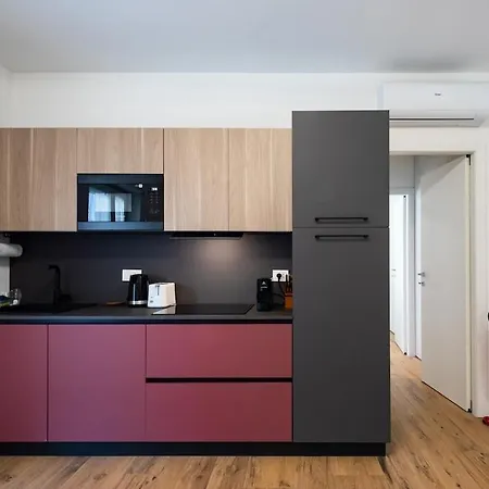 Appartement Modern Red Flat In *