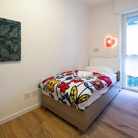 Appartement Modern Red Flat In *
