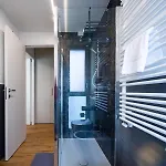 Modern Red Flat In アパート ヴェローナ
