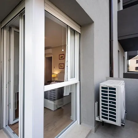 Modern Red Flat In Apartment Verona