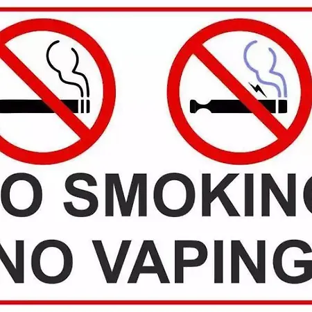 Modern Red Flat In Appartement Verona