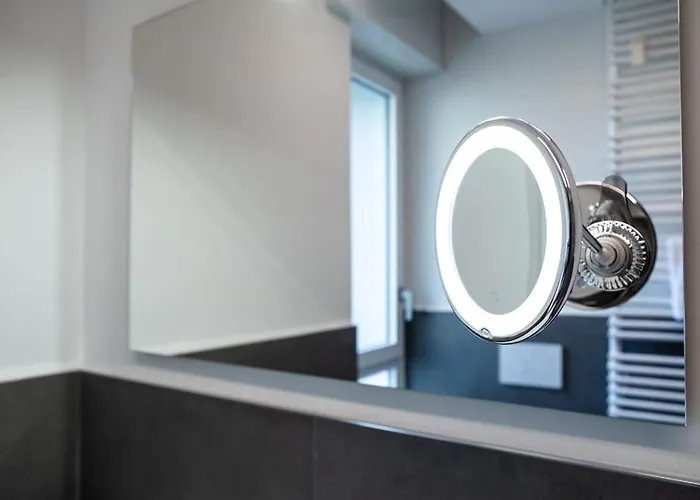 Modern Red Flat In Daire