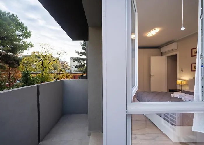 Modern Red Flat In Daire *