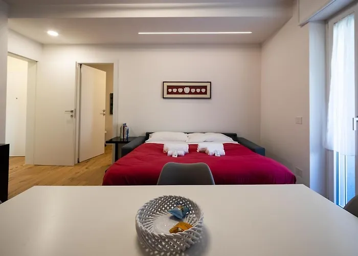 Modern Red Flat In Daire *