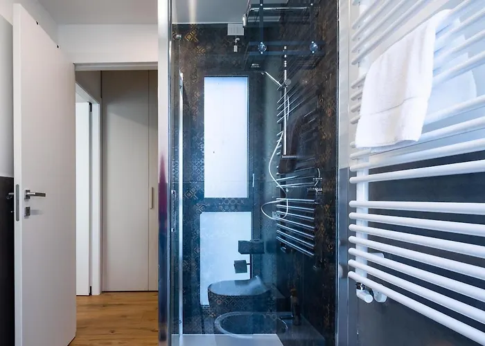 Modern Red Flat In Daire Verona